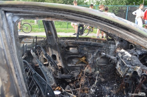 У Луцьку вщент згорів автомобіль.ФОТО