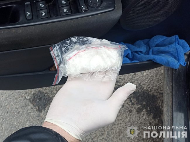 На Волині у 24-річного чоловіка  в автівці виявили наркотичні речовини