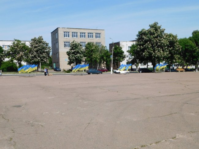 Центральна вулиця Мар'їнки до повномасштабного вторгнення Росії