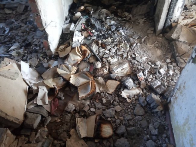 Усередині зруйнованої багатоповерхівки у Красногорівці