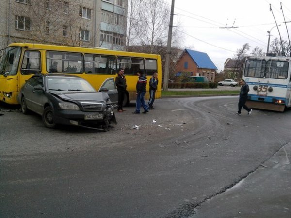 У Луцьку ‒ потрійна аварія. ФОТО. ДОПОВНЕНО
