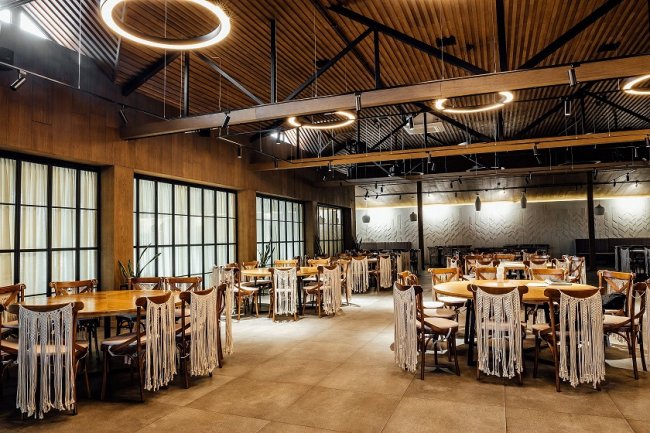 Меблеве наповнення для ресторану «Жито»