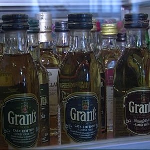 Волинянин колекціонує алкоголь в міні-пляшках. ФОТО