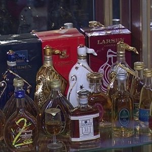 Волинянин колекціонує алкоголь в міні-пляшках. ФОТО