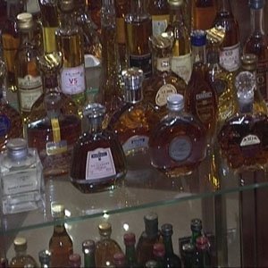 Волинянин колекціонує алкоголь в міні-пляшках. ФОТО