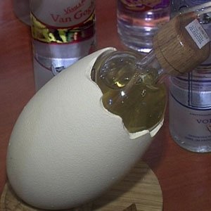 Волинянин колекціонує алкоголь в міні-пляшках. ФОТО