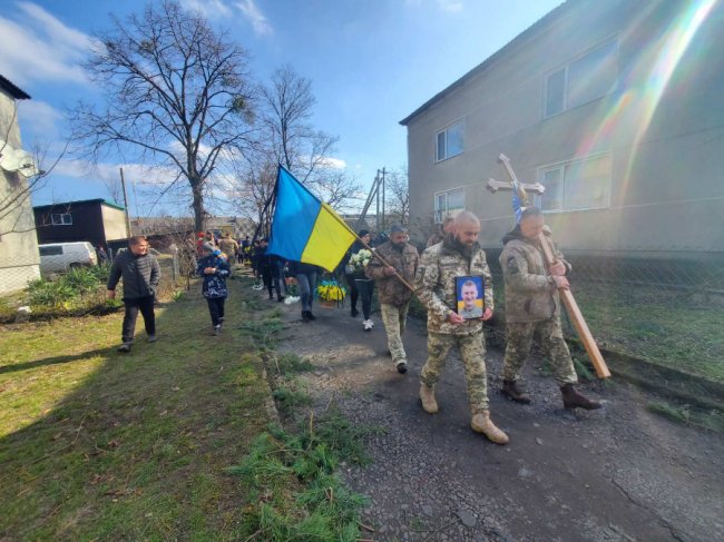 На Волині поховали снайпера, який півтора року вважався зниклим безвісти