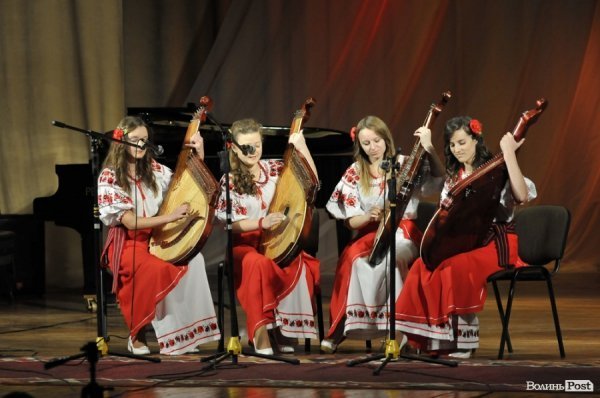 У Луцьку нагороджували працівників телебачення, радіо і зв’язку. ФОТО