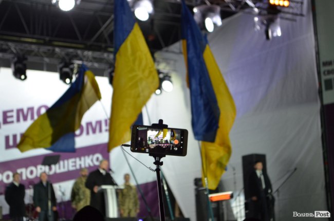 Повстанські пісні, зізнання в любові і до чого тут ва(Зе)лін: як на Волинь Порошенко приїздив. ФОТОРЕПОРТАЖ