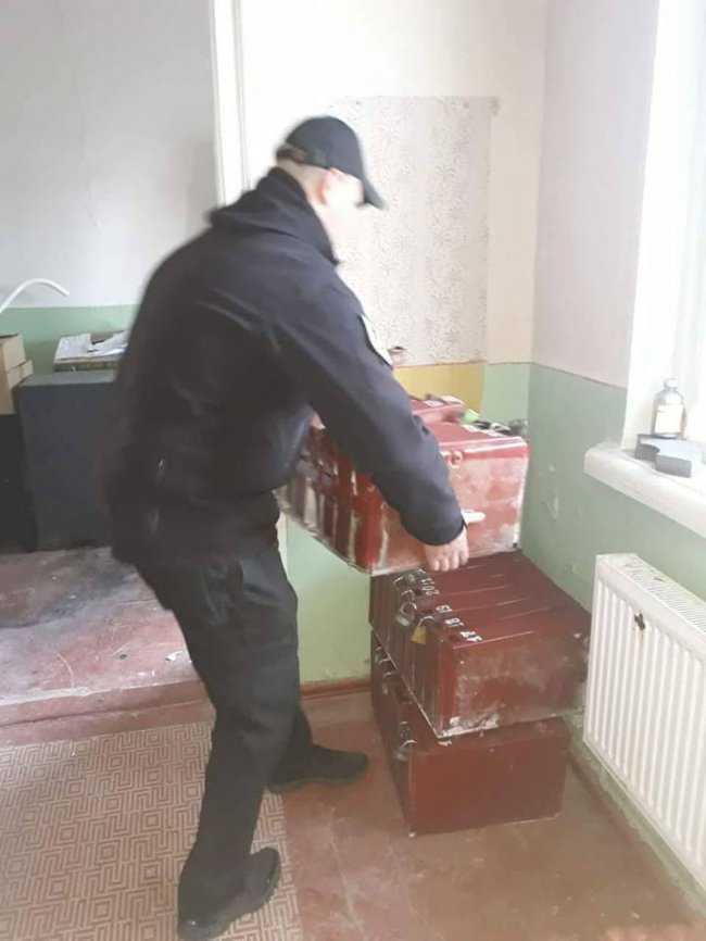 Вкрадені наркоманами у Луцьку поштові скриньки повернули власникам. ФОТО