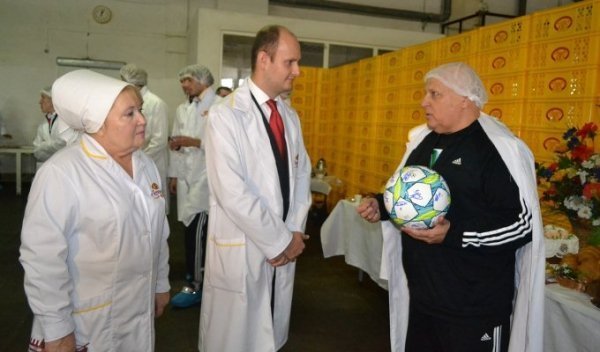  Футболісти  «Волині» подивилися, як печуть хліб. ФОТО