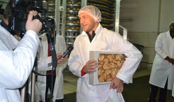  Футболісти  «Волині» подивилися, як печуть хліб. ФОТО