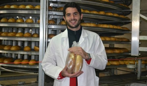  Футболісти  «Волині» подивилися, як печуть хліб. ФОТО