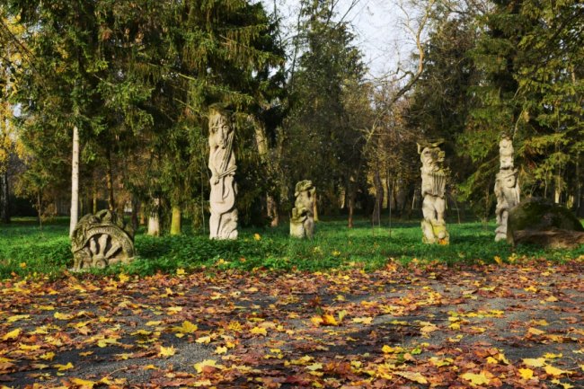 Скульптури луцького парку: від лісовиків до бременських музикантів