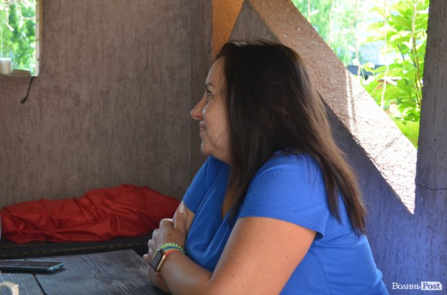 «Ми не могли повірити, що так буває». ЖІНКА З ЛУЦЬКА БЕЗОПЛАТНО ПРИХИСТИЛА ДЕКІЛЬКА СІМЕЙ ПЕРЕСЕЛЕНЦІВ