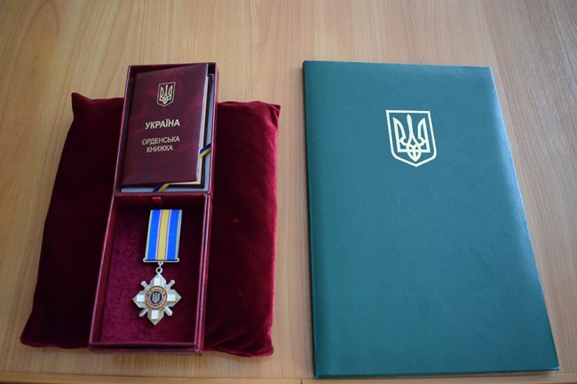 На Волині батьки загиблого солдата Максима Хартанюка отримали орден. ФОТО