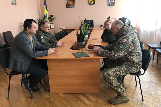 На Волині батьки загиблого солдата Максима Хартанюка отримали орден. ФОТО