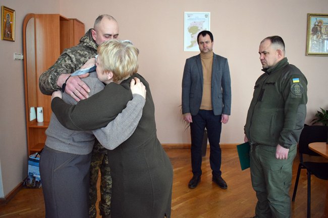 На Волині батьки загиблого солдата Максима Хартанюка отримали орден. ФОТО