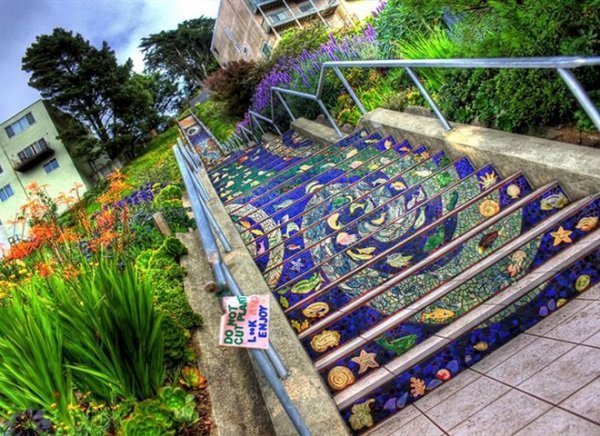 Барвисті сходи в стилі Street art. ФОТО