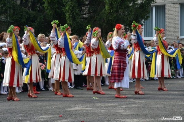 Депутати Ткачук і Яручик привітали луцьких школярів з Першим вересня. ФОТО*