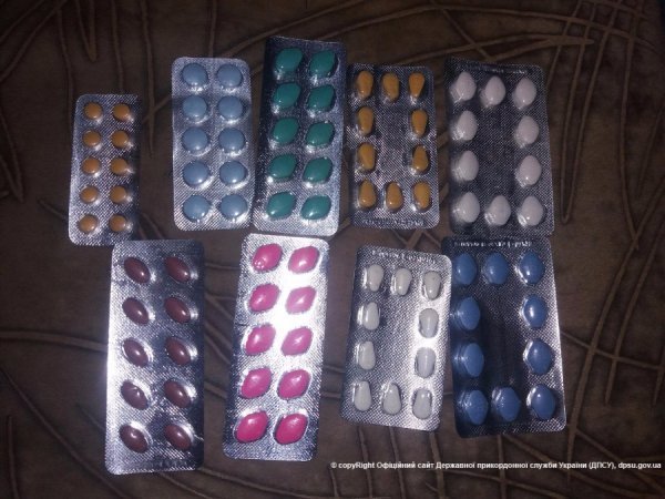 У потязі «Київ-Варшава» пасажири хотіли перевезти 36 тисяч таблеток. ФОТО