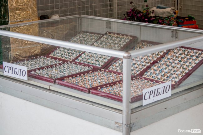 Від білизни до шикарних шуб: у Луцьку – Харківський ярмарок. ФОТО