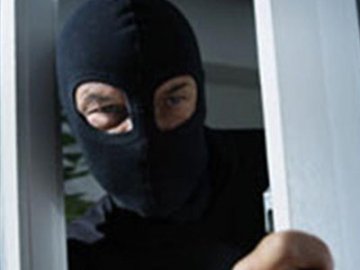 Неповнолітній злодій на Волині обчистив дві крамниці