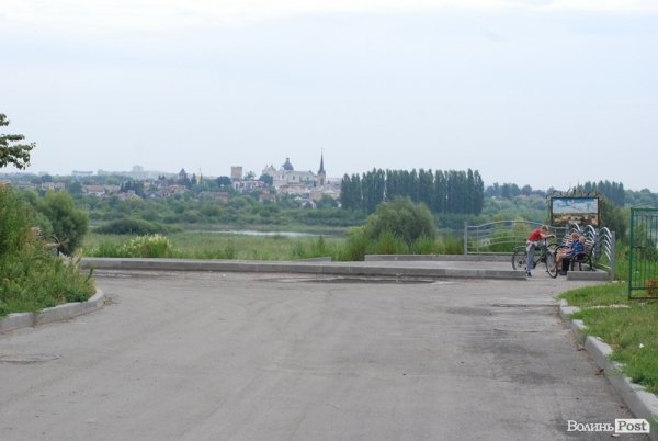 У Луцьку ремонтують туристичний оглядовий майданчик. ФОТО. ВІДЕО