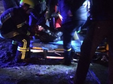 На Волині - ДТП за участю вантажівки та легковика, постраждав чоловік