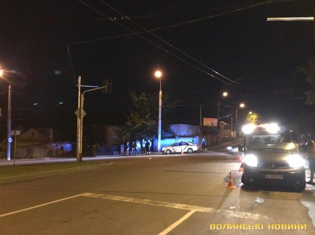 У Луцьку вночі бус протаранив легковика. ФОТО