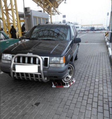 На «Ягодині» затримали «Джип» з підробленими документами. ФОТО