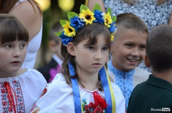 Перший дзвоник у луцьких школах. ФОТОРЕПОРТАЖ