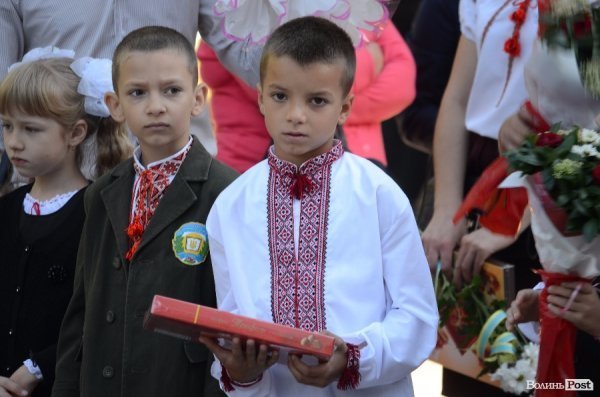 Перший дзвоник у луцьких школах. ФОТОРЕПОРТАЖ