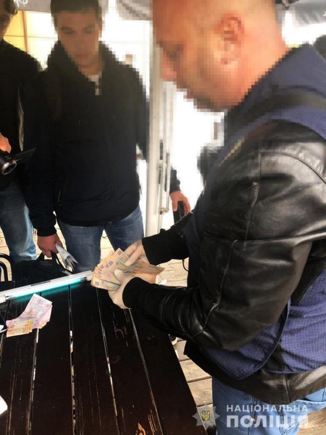 Волинських посадовців, яких впіймали на хабарі, можуть «попросити» з роботи. ФОТО