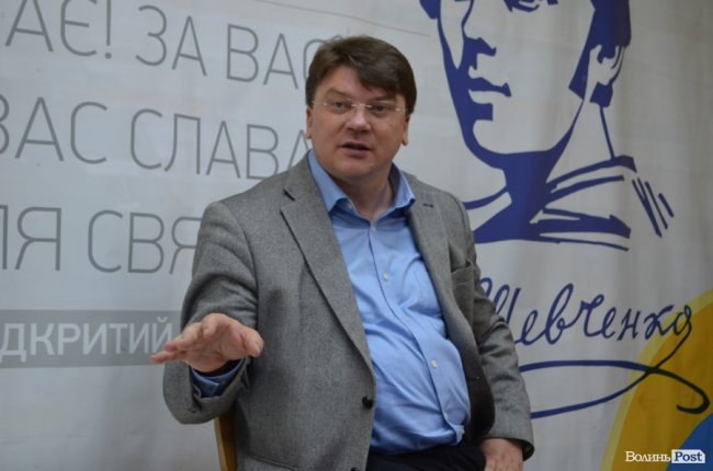 Ми відкриті і готові до спілкування: міністр зустрівся із молоддю у Луцьку