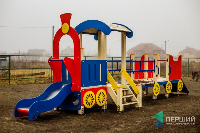 На території луцької церкви відкрили дитячий майданчик. ФОТО*