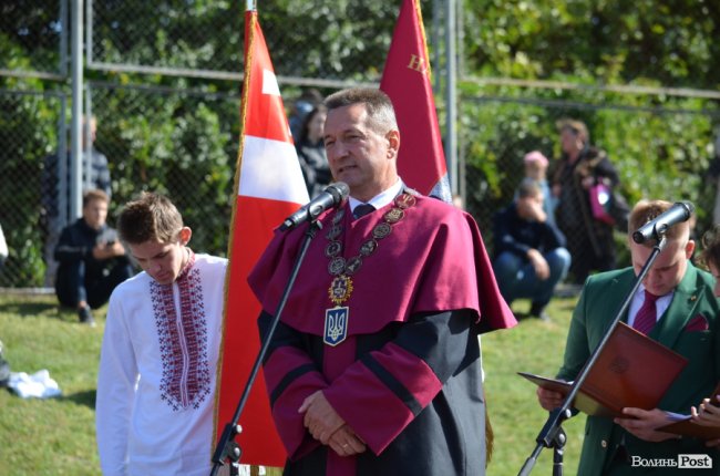 Першокурсників ВНУ імені Лесі Українки урочисто посвятили у студенти. ФОТОРЕПОРТАЖ