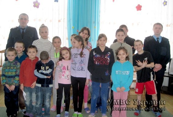 Ковельські міліціонери провели виховну бесіду із дітьми з неблагополучних сімей. ФОТО