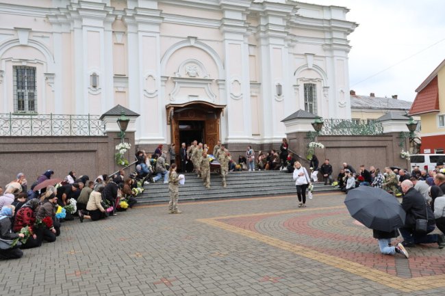 У Луцьку в останню дорогу провели Героя Валерія Васейчука