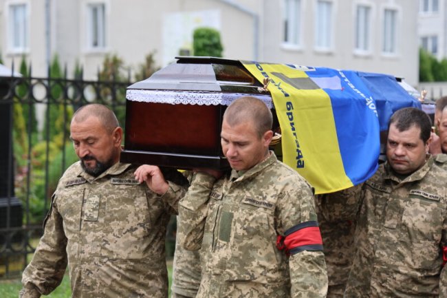 У Луцьку в останню дорогу провели Героя Валерія Васейчука