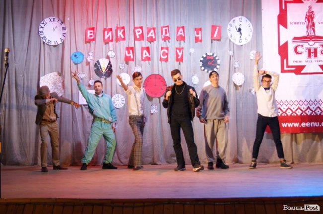 «Викрадачі часу»: як на філфаці СНУ обирали кращого студента. ФОТО