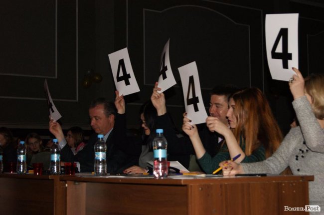 «Викрадачі часу»: як на філфаці СНУ обирали кращого студента. ФОТО