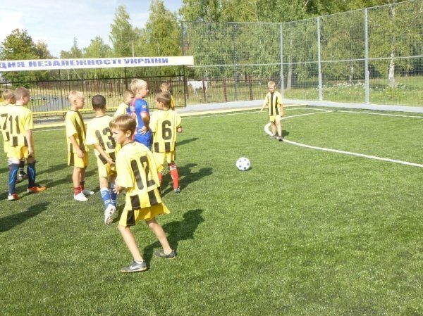 У райцентрі на Волині оновили стадіон. ФОТО