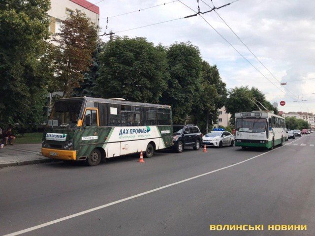 У центрі Луцька – аварія. ВІДЕО. ФОТО