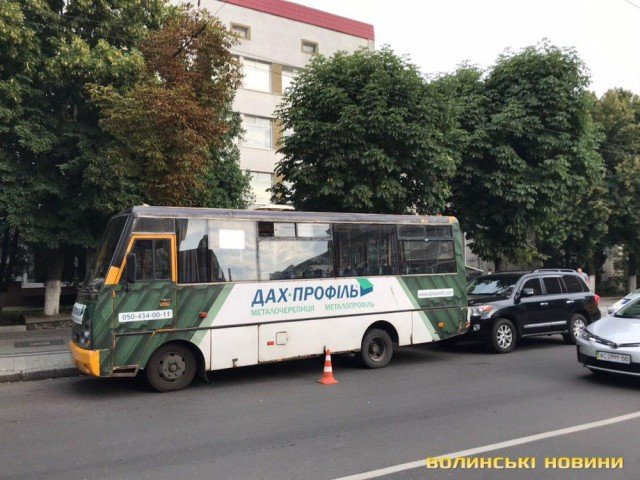 У центрі Луцька – аварія. ВІДЕО. ФОТО