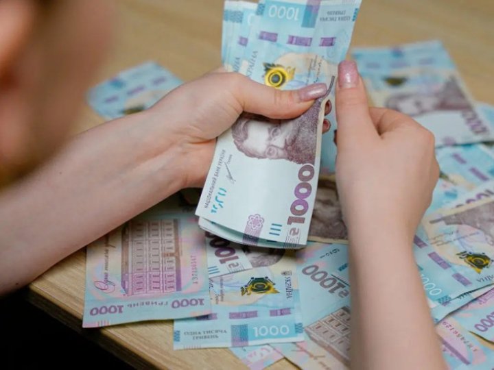 Мінімальна зарплата з 1 вересня: скільки українці отримуватимуть «на руки»