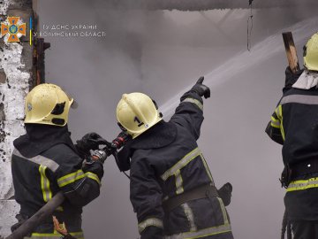 На Волині горів гараж: працювало 15 рятувальників. ФОТО