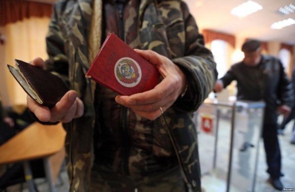 «Референдум» під дулами автоматів. ФОТО