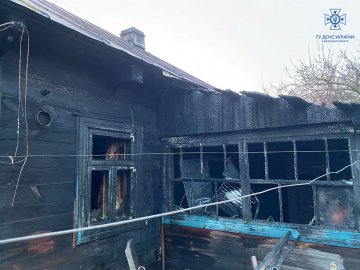 На Волині горіли два житлові будинки та гараж