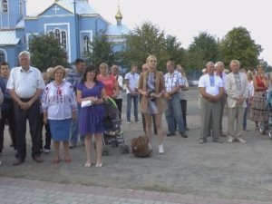 У селі на Волині відкрили пам'ятник на честь сім'ї. ФОТО
